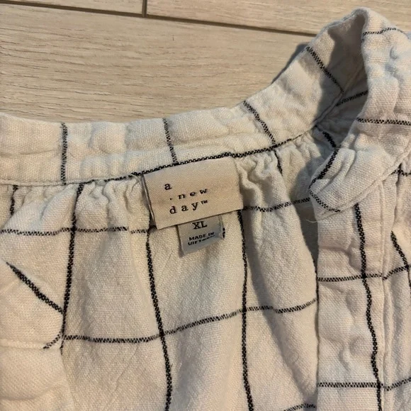 A New Day White and Black Checkered Women's Top - Picture 2 of 4